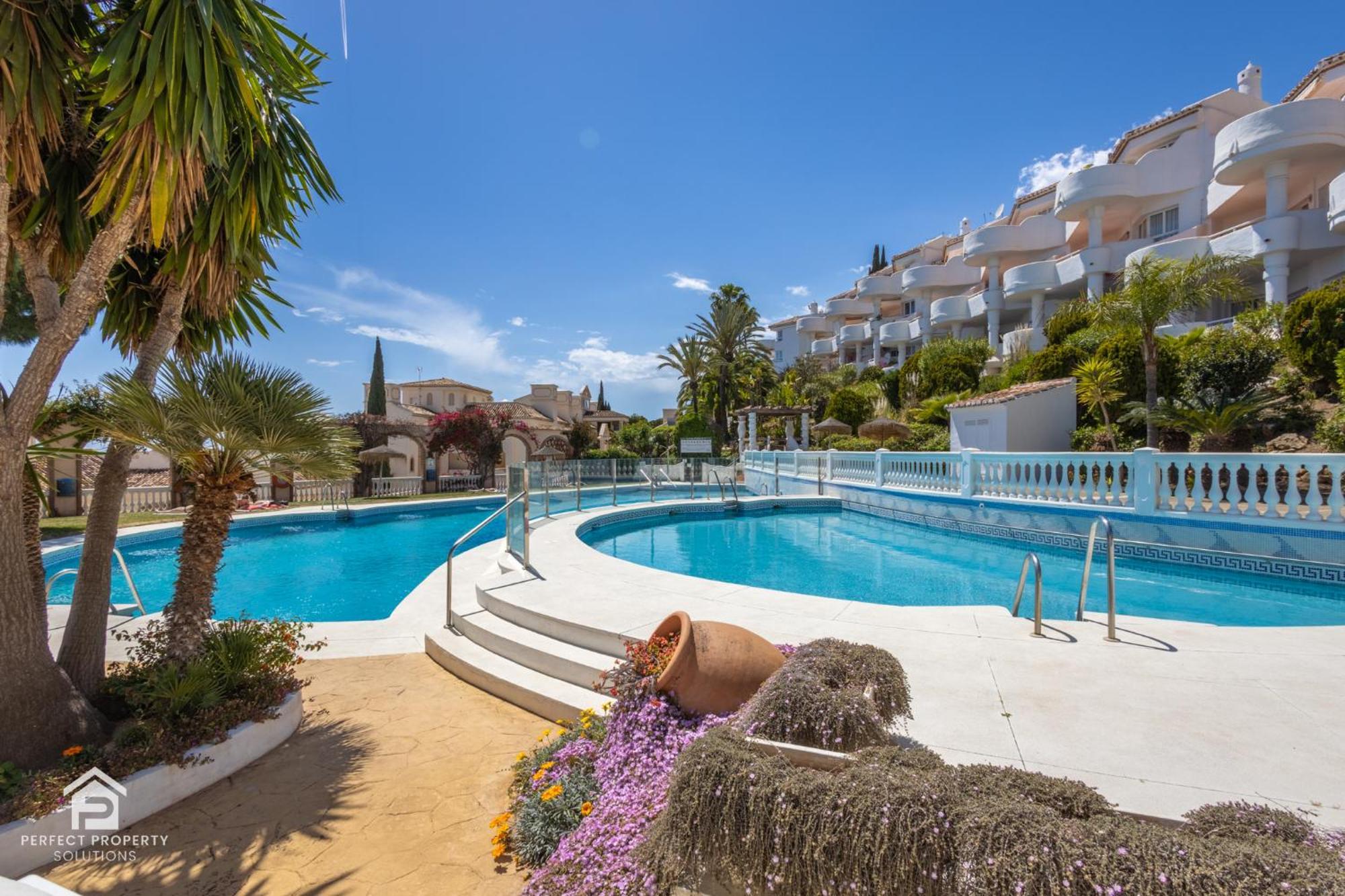 Apartment Sunny And Spacious 3br With Seaviews And Pool *